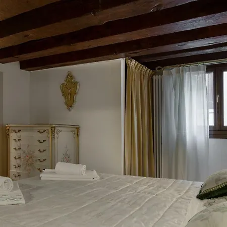 Luxury And Romantic Secret Escape In Venice! *