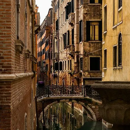 Luxury And Romantic Secret Escape In Venice! Venice